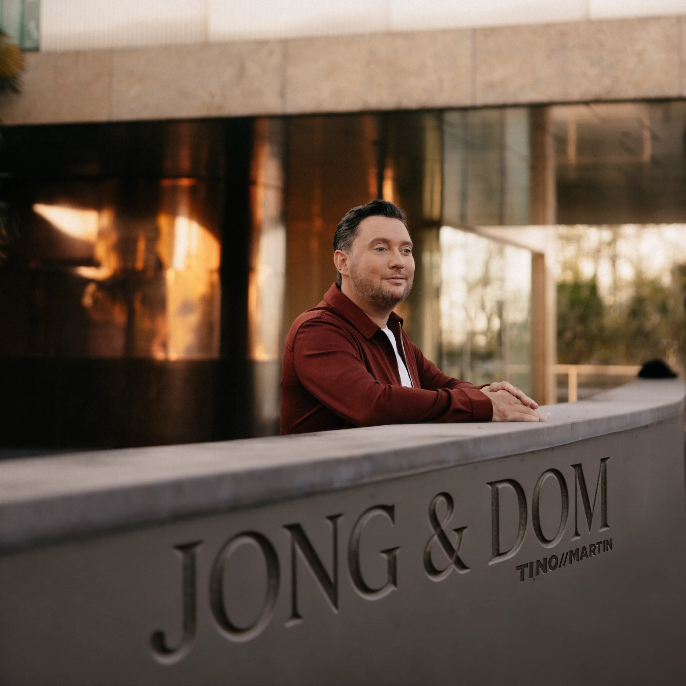 Illustratie bij: Tino Martin - Jong & Dom